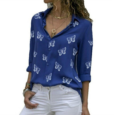 Neleia – Losvallende blouse met vlinderprint