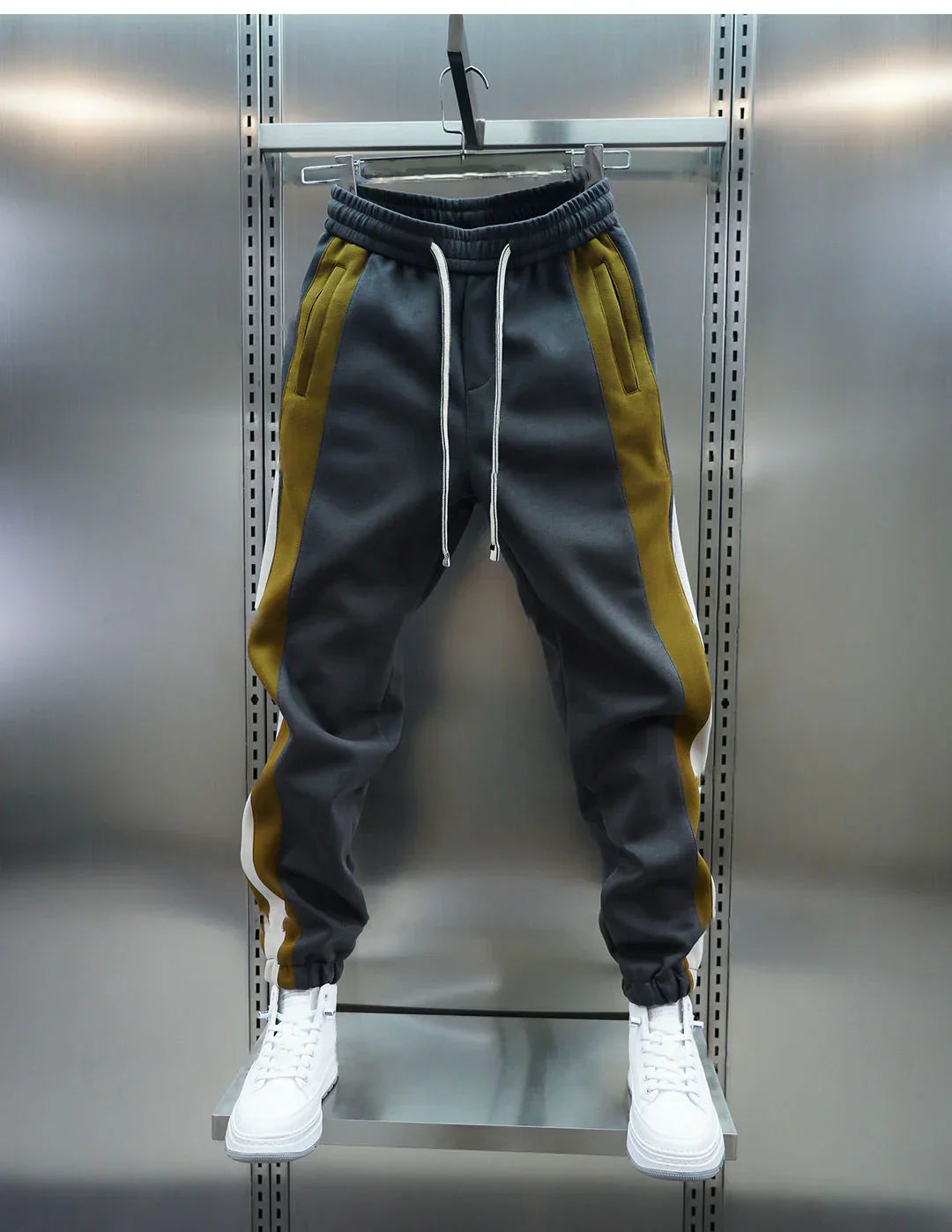 Van Vliet™ | Trendy broek met contrasterende strepen
