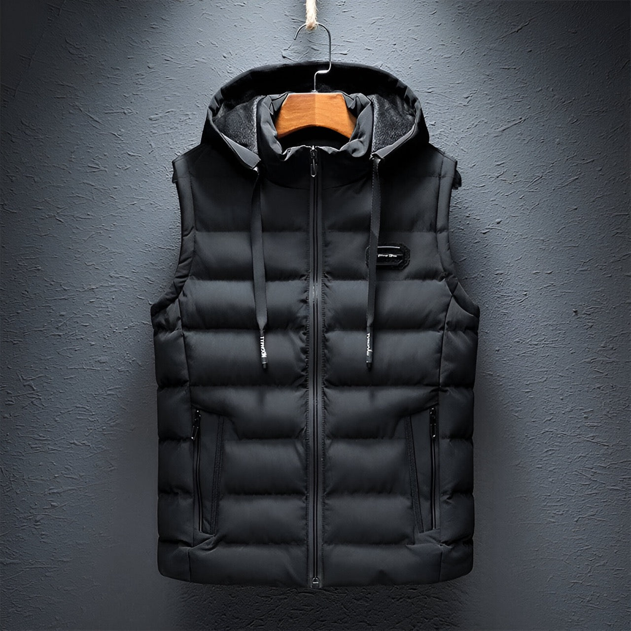 Gevoerd bodywarmer met capuchon